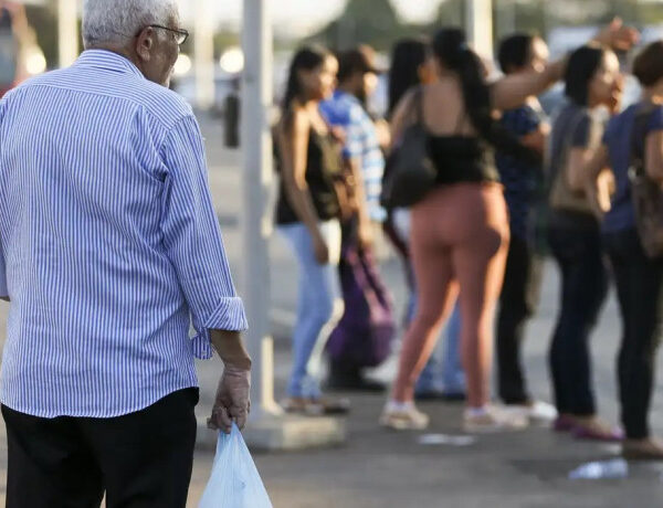 Teto de pensionista e aposentado do INSS sobe para R$ 8.475,55 em 2026